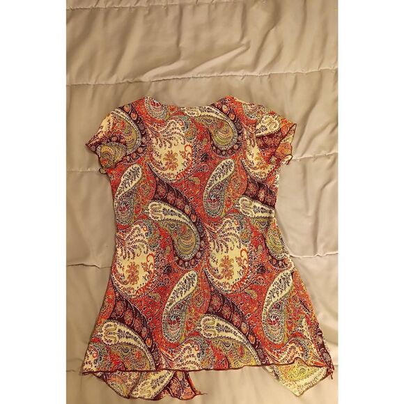 Notations Paisley v neck with circle tie in front. Layered top with black insert - Picture 3 of 4